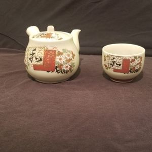 Side handle  teapot with cup